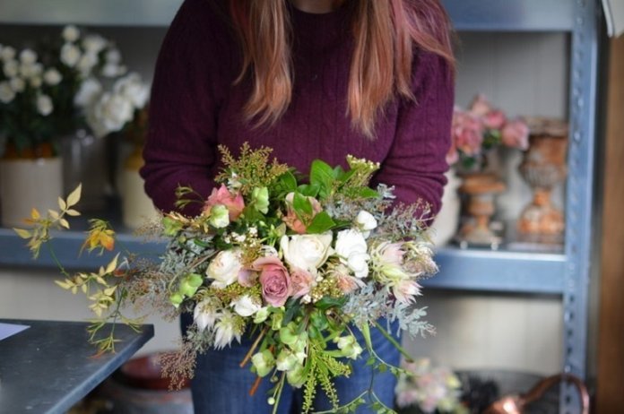 6 Essential Tips To Choose Wedding Flowers From The Experts