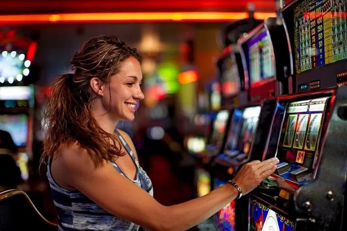 Advantages of playing online slots