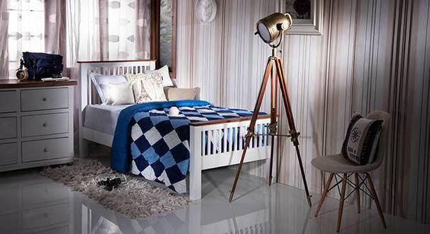 Bed lamp and Tripod Lamp newscase