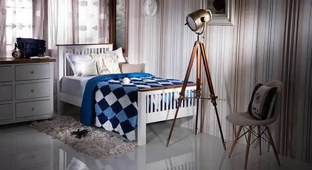 Bed lamp and Tripod Lamp newscase