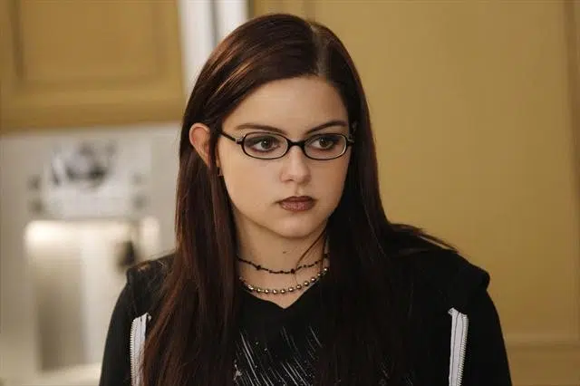 Why Is Alex the Cast's protagonist in Modern Family?