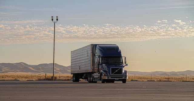 What to Do Before Looking for Commercial Truck Driver Jobs