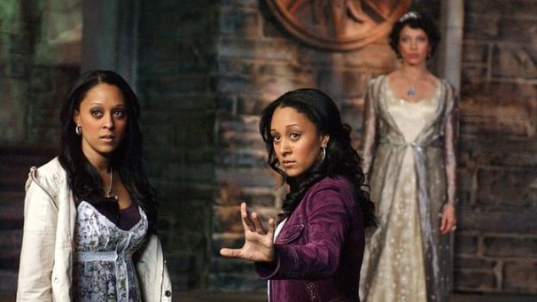Twitches  (2005)