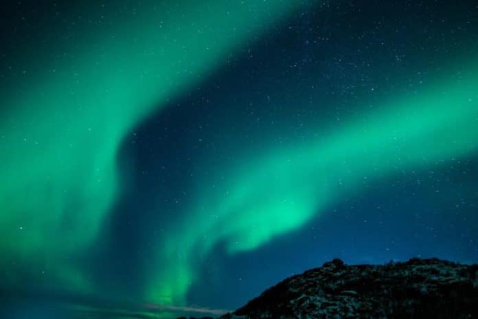 Embracing the Arctic Aurora A Traveler's Guide