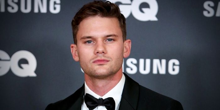 James Sunderland (Jeremy Irvine):Return to Silent Hill