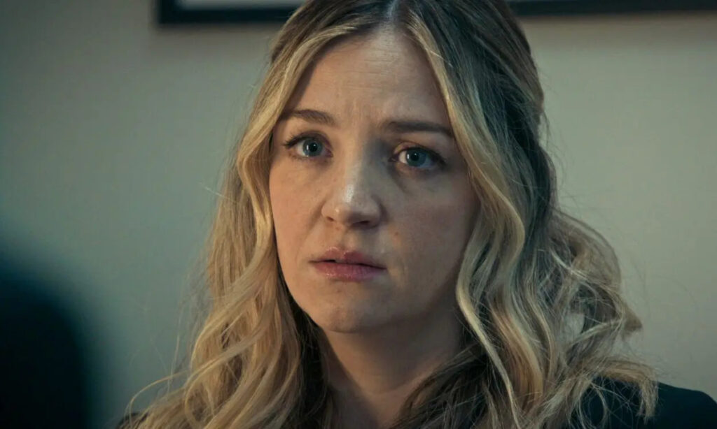 Abby Elliott as Natalie Berzatto
