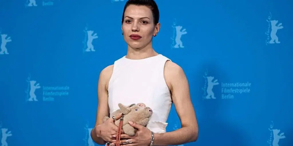 Anja Plaschg as Agnes