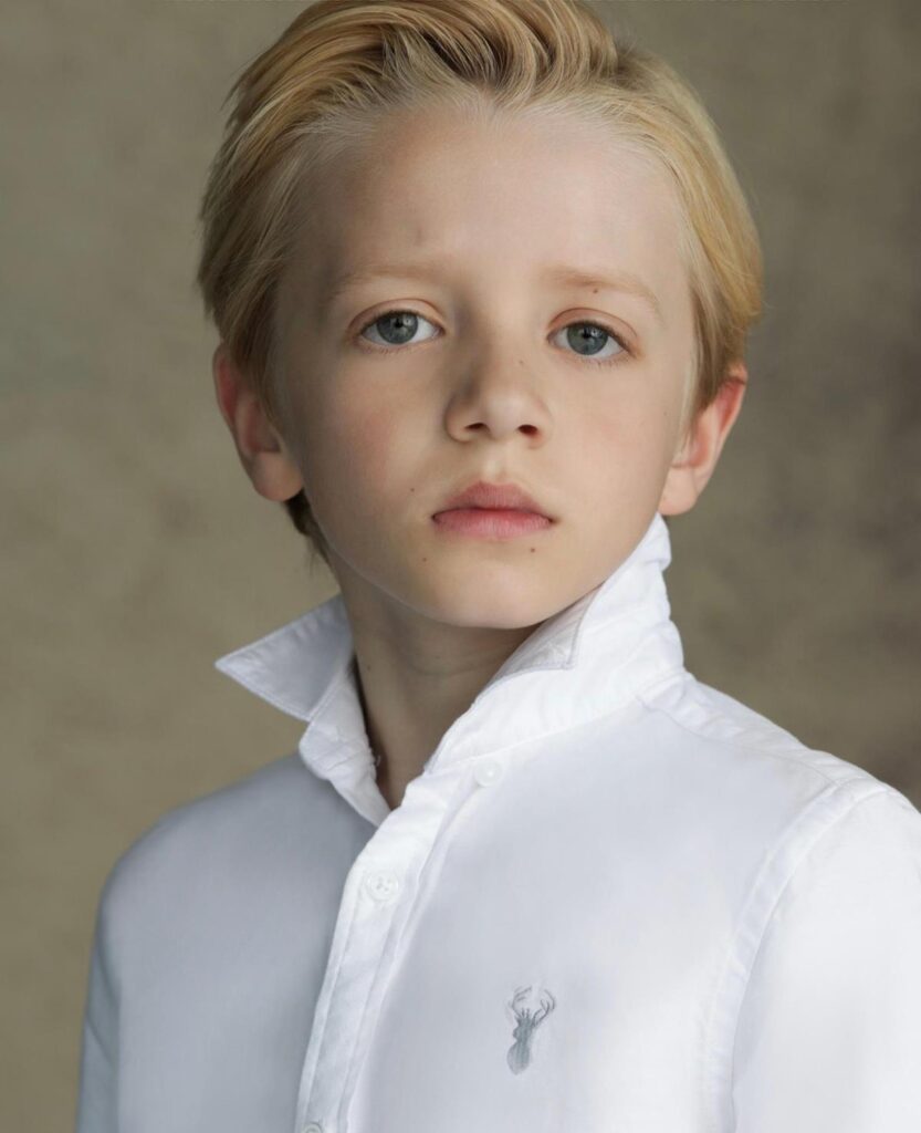 Dexter Sol Ansell as Egg