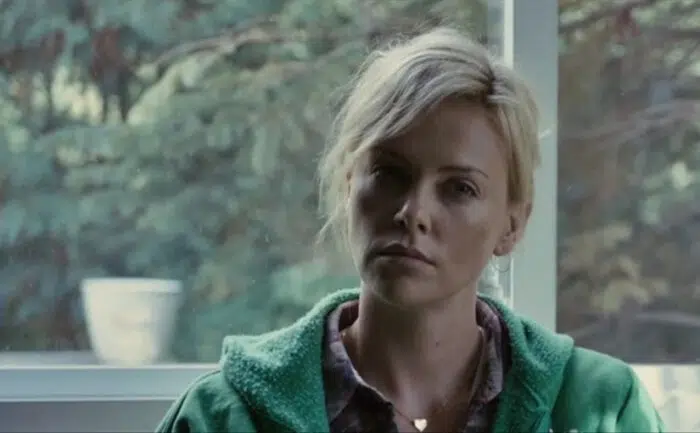 Haley Hudson as Annas classmate Carrie
