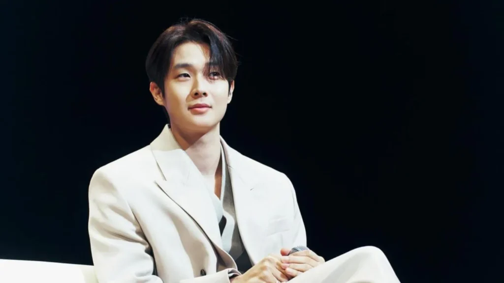 Choi Woo shik as Yong guk Sohee as Jin hee
