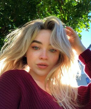 Sabrina Carpenter's Effortless Charm: Makeup-Free Looks, Casual