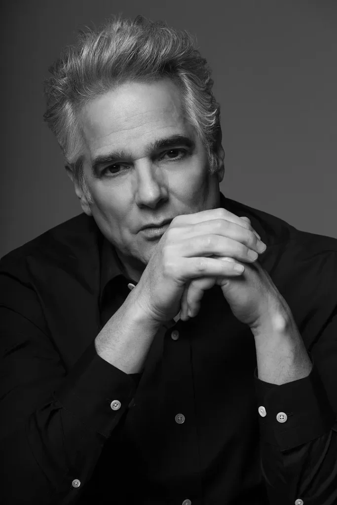 Yul Vazquez as Ray Martinez